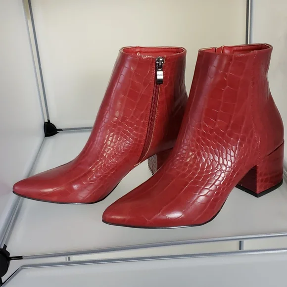 NWOT Red Ankle Boots Faux Crocodile - Picture 5 of 5